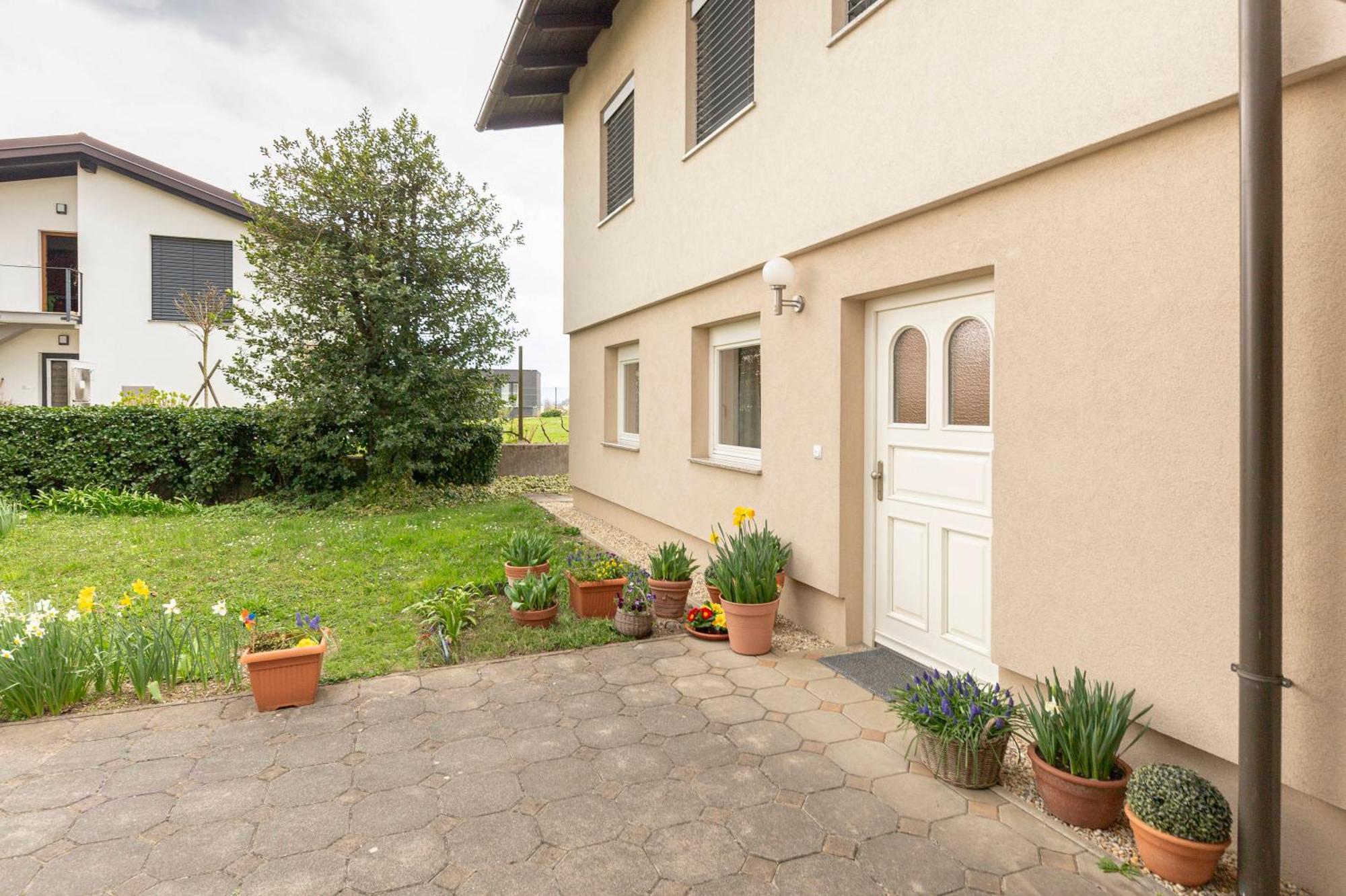 דירות לובליאנה Cozy Garden Flat מראה חיצוני תמונה